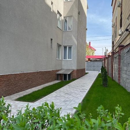 Nomad Inn Biszkek Zewnętrze zdjęcie
