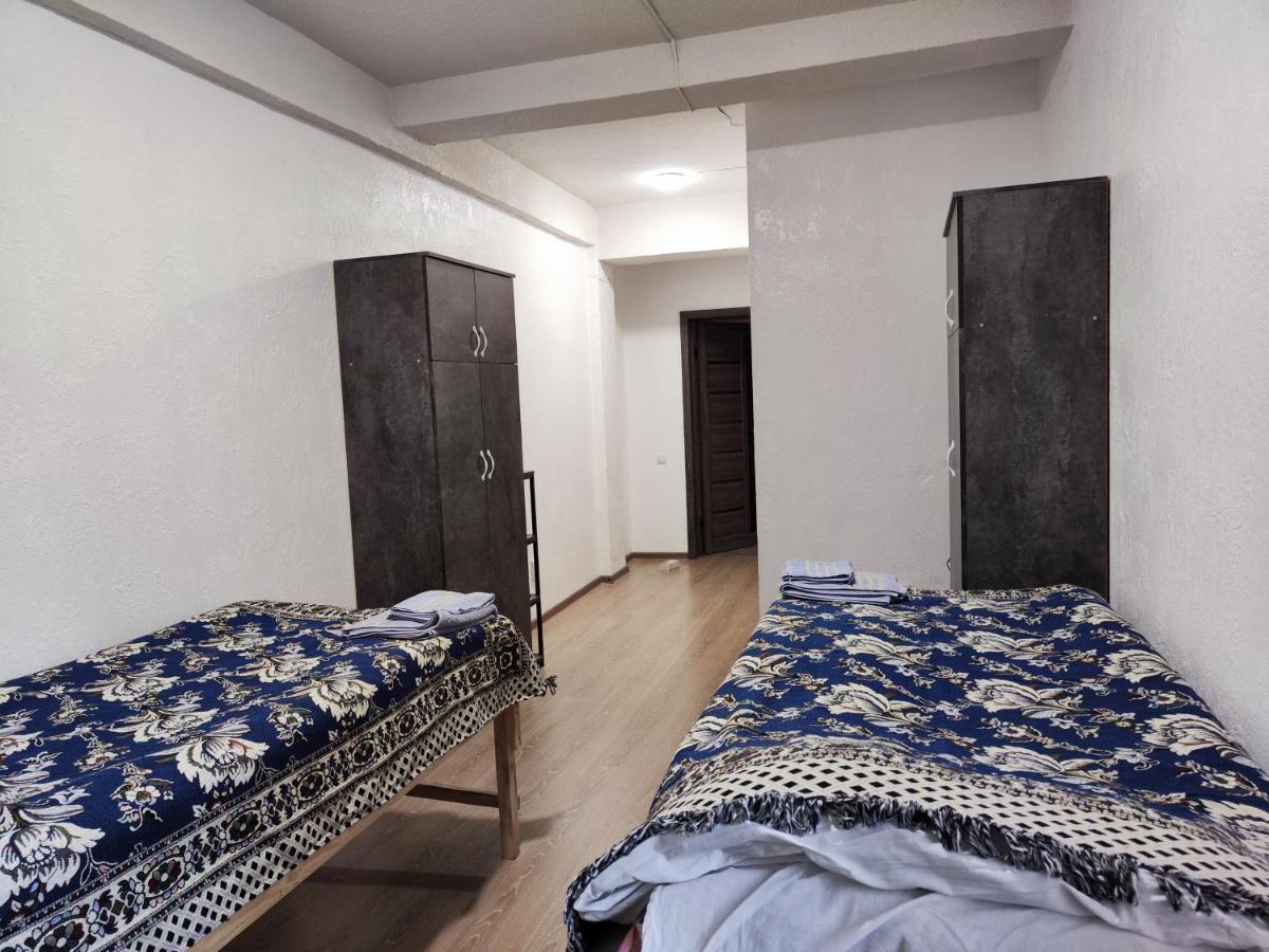 Nomad Inn Biszkek Zewnętrze zdjęcie
