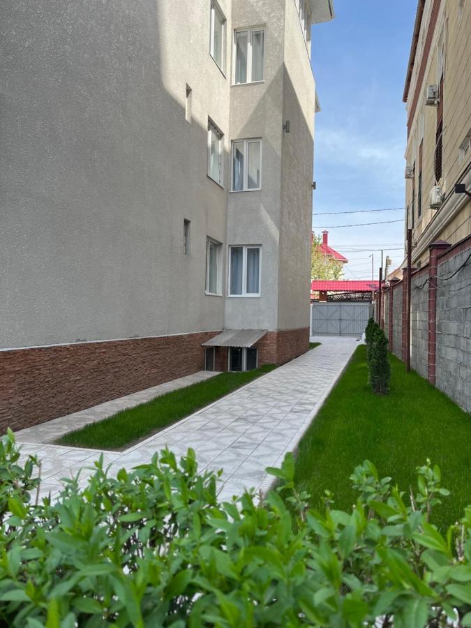 Nomad Inn Biszkek Zewnętrze zdjęcie
