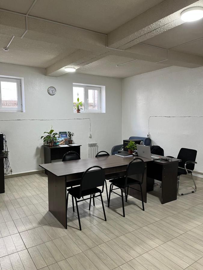 Nomad Inn Biszkek Zewnętrze zdjęcie