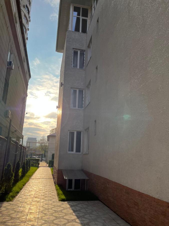 Nomad Inn Biszkek Zewnętrze zdjęcie